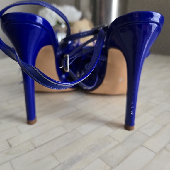 Azalea Wang Royal Blue Feathered Women's Heels - Picture 4 of 6